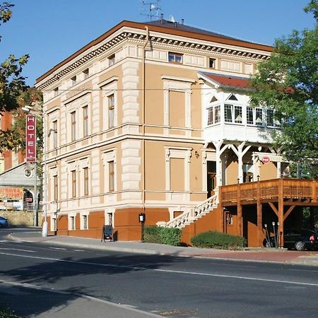 Hotel Mertin Хомутов Экстерьер фото