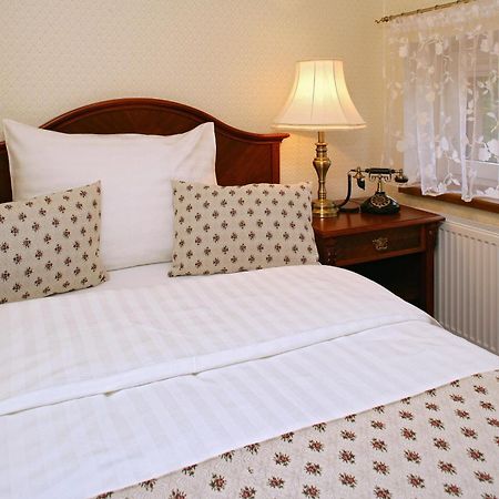 Hotel Mertin Хомутов Экстерьер фото