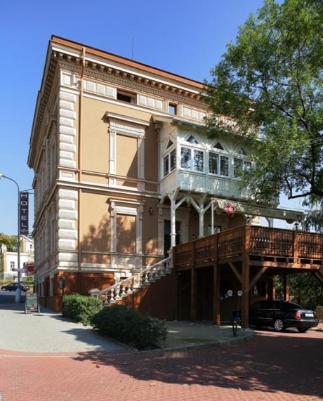 Hotel Mertin Хомутов Экстерьер фото