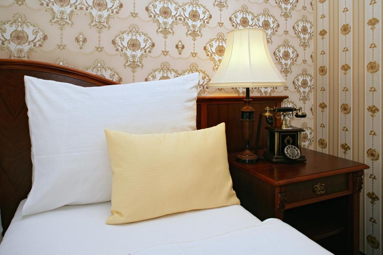 Hotel Mertin Хомутов Экстерьер фото