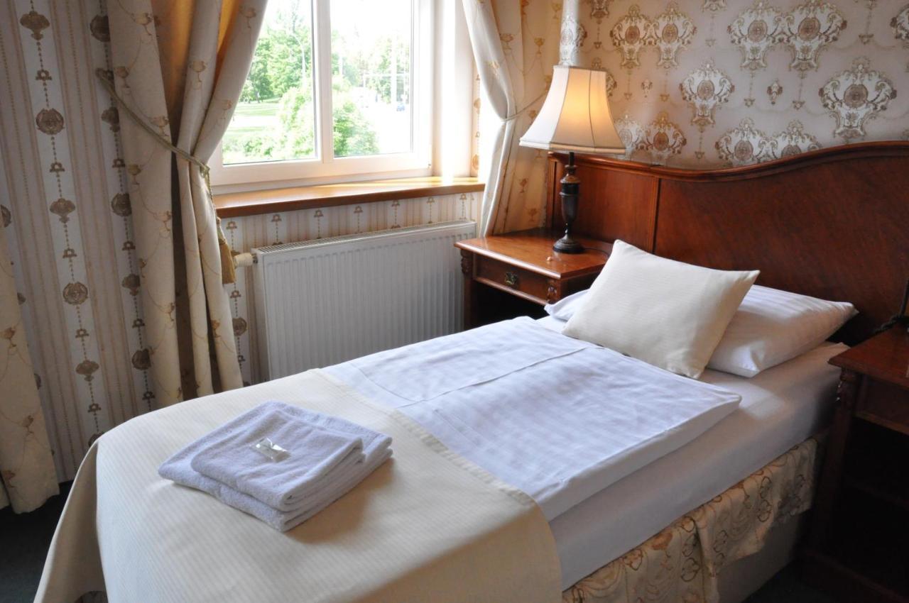 Hotel Mertin Хомутов Экстерьер фото