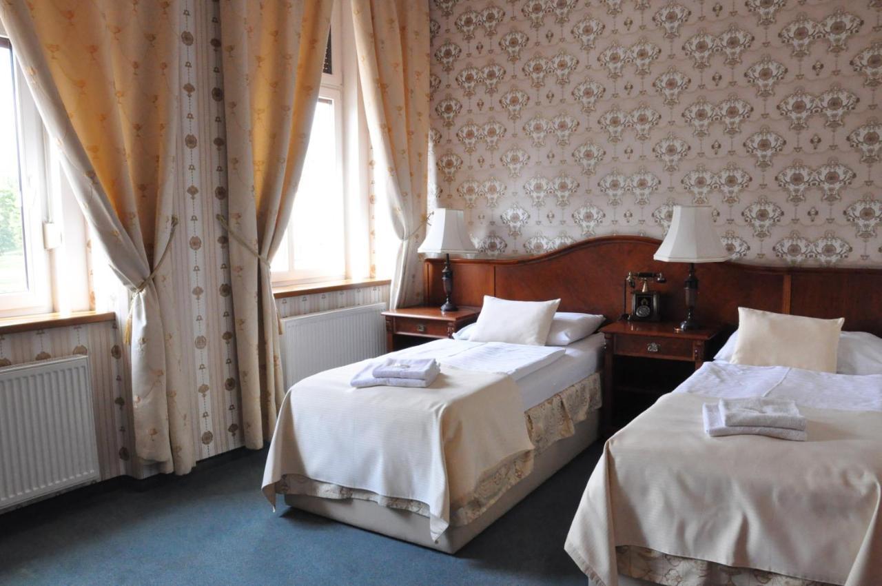 Hotel Mertin Хомутов Экстерьер фото