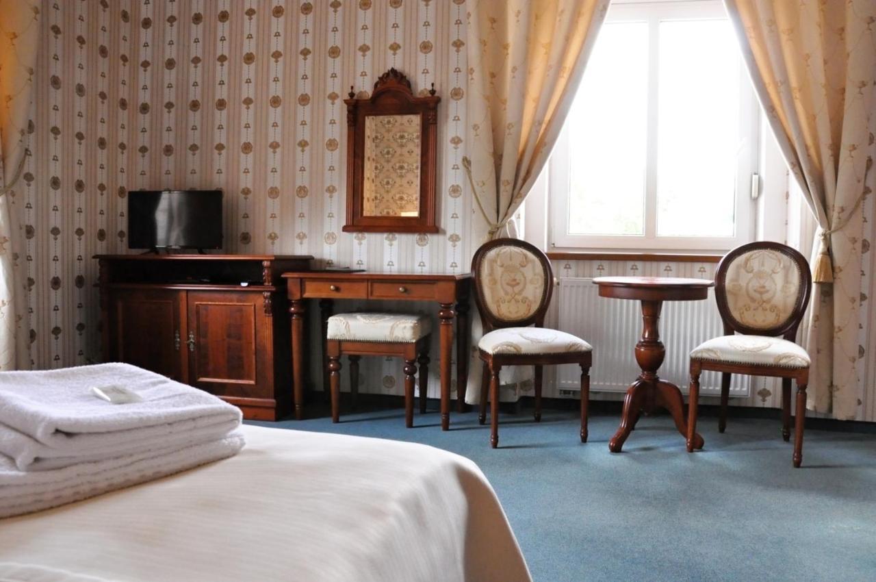 Hotel Mertin Хомутов Экстерьер фото