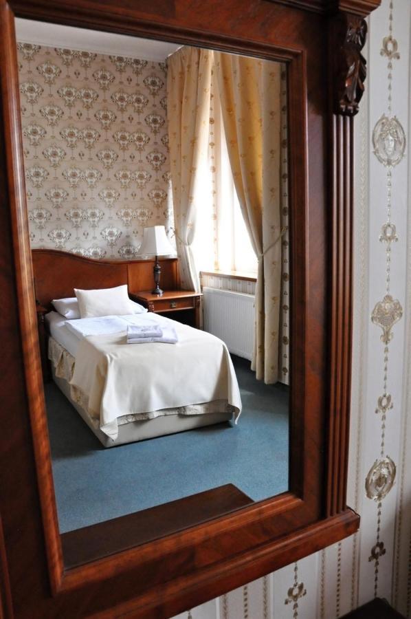 Hotel Mertin Хомутов Экстерьер фото