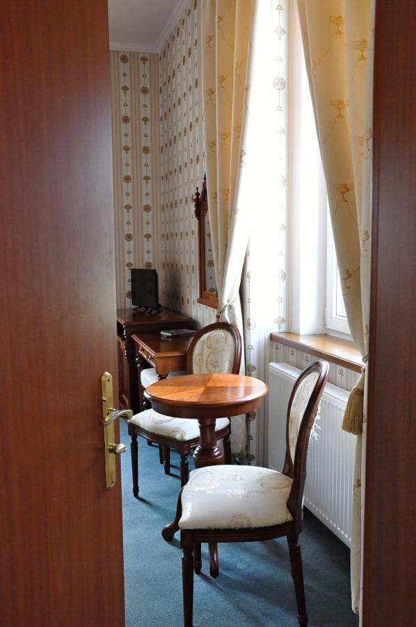 Hotel Mertin Хомутов Экстерьер фото