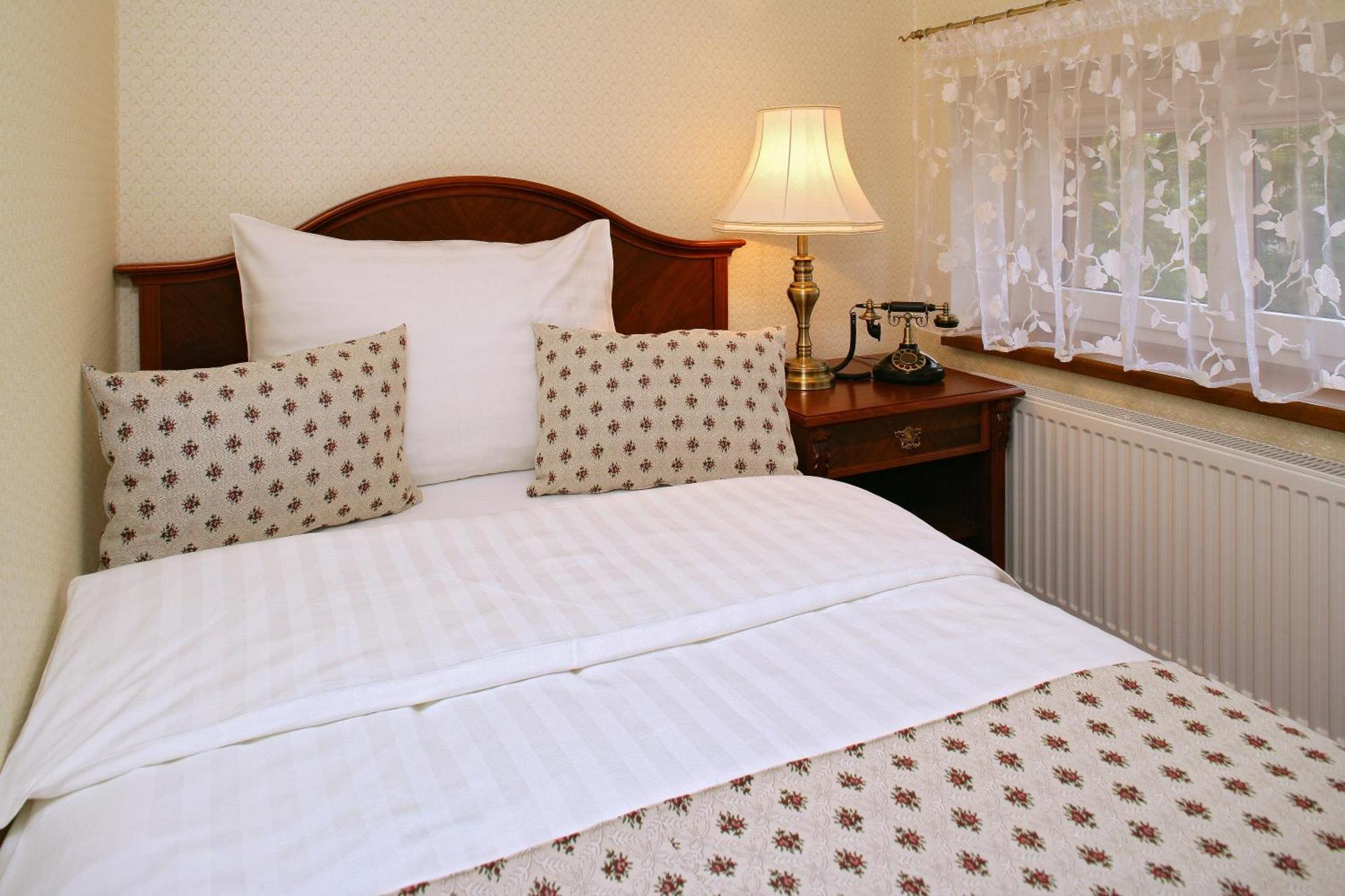 Hotel Mertin Хомутов Экстерьер фото