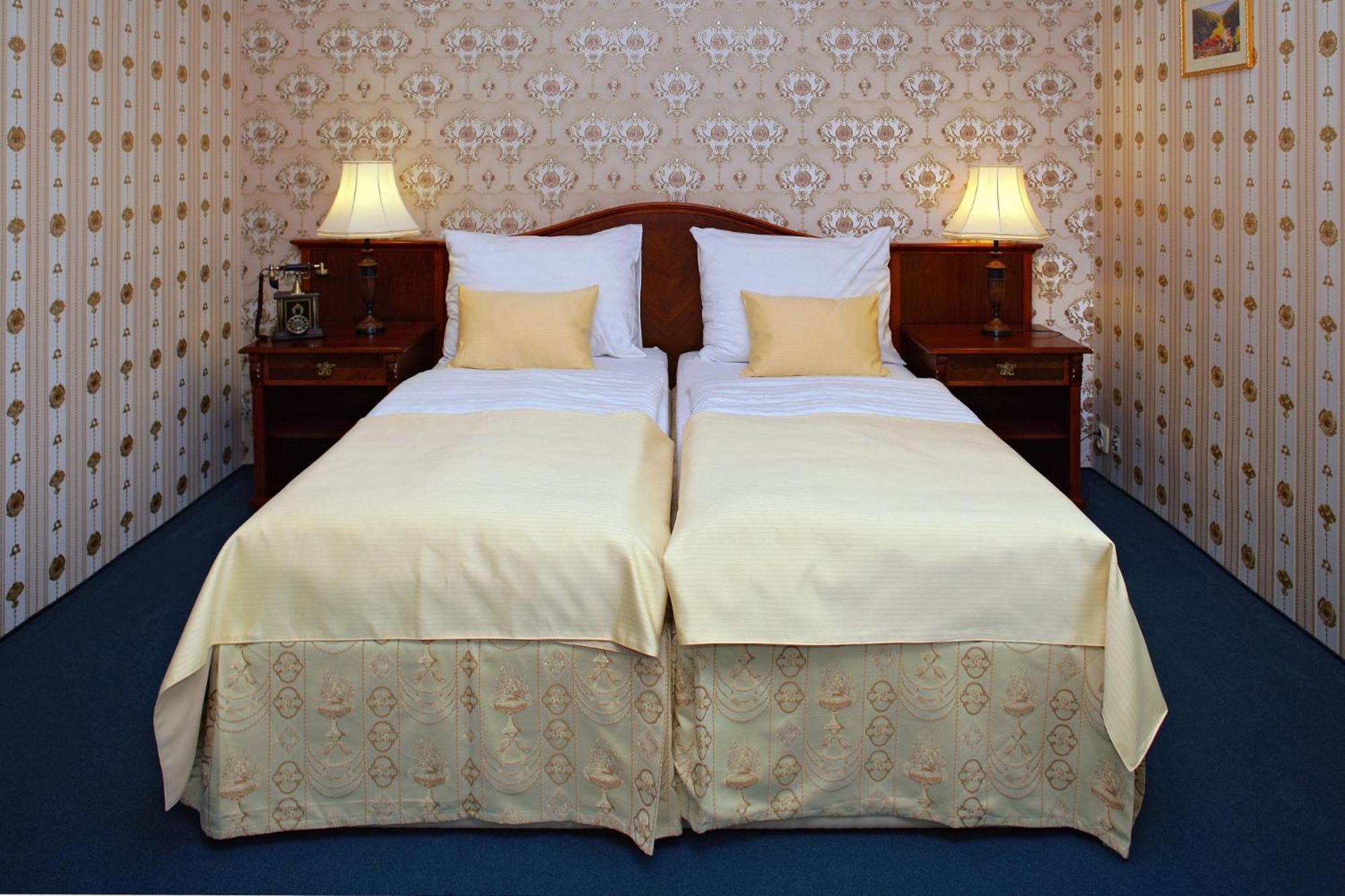 Hotel Mertin Хомутов Экстерьер фото