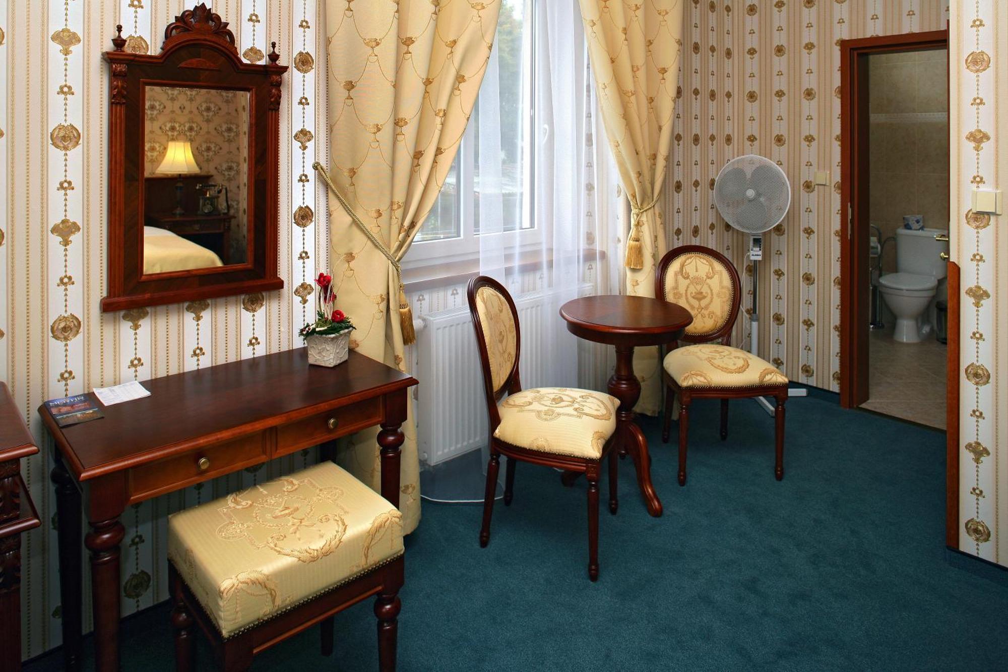 Hotel Mertin Хомутов Экстерьер фото